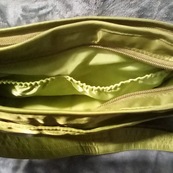 Lug Wings Crossbody in Grass Green - Picture 10 of 10